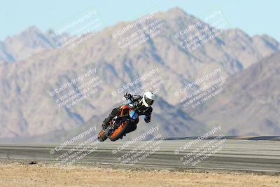 media/Dec-01-2025-Moto Forza (Mon) [[2daa91e15f]]/3-Beginner Group/Session 4 Turn 9/